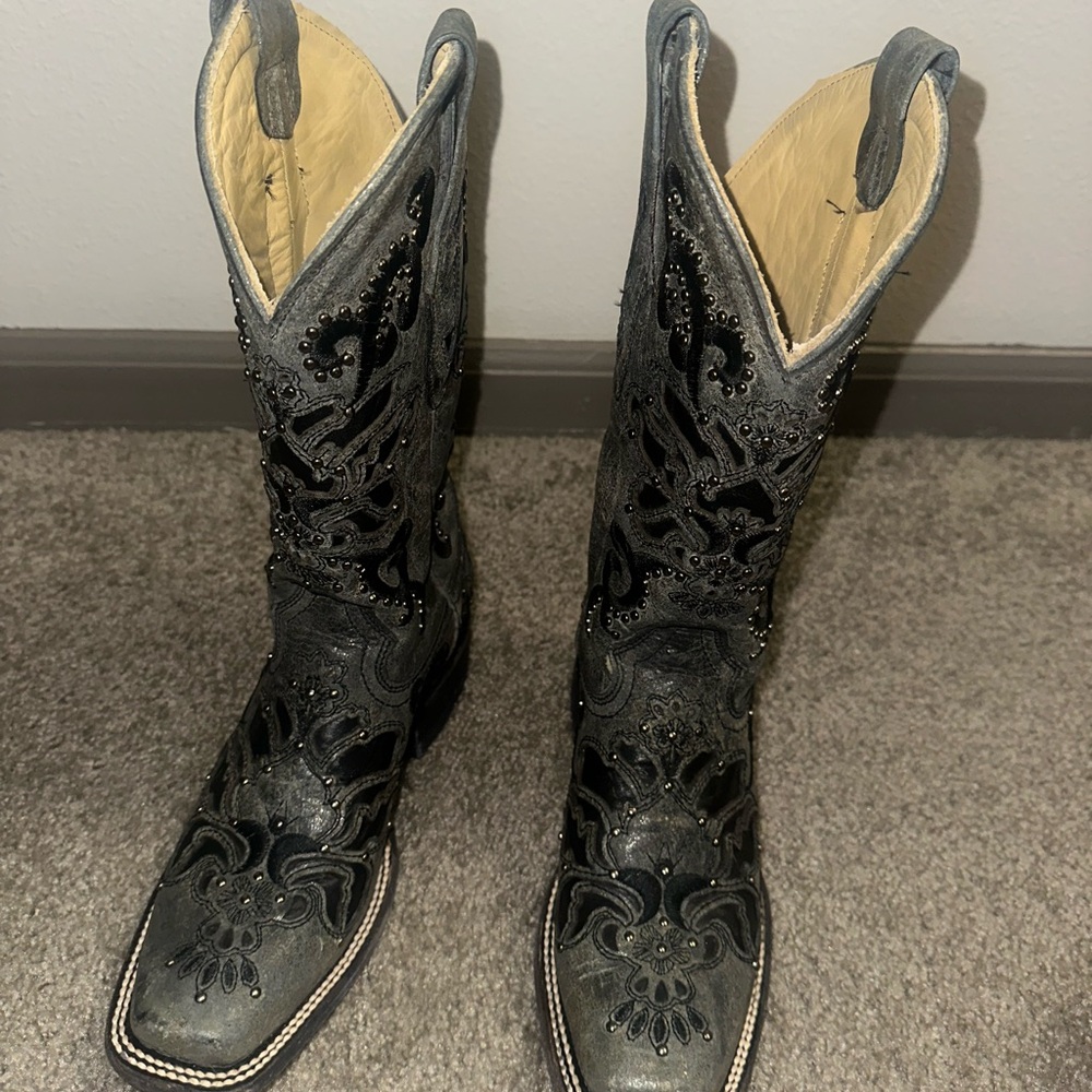 Embroidered Gray Western Boots